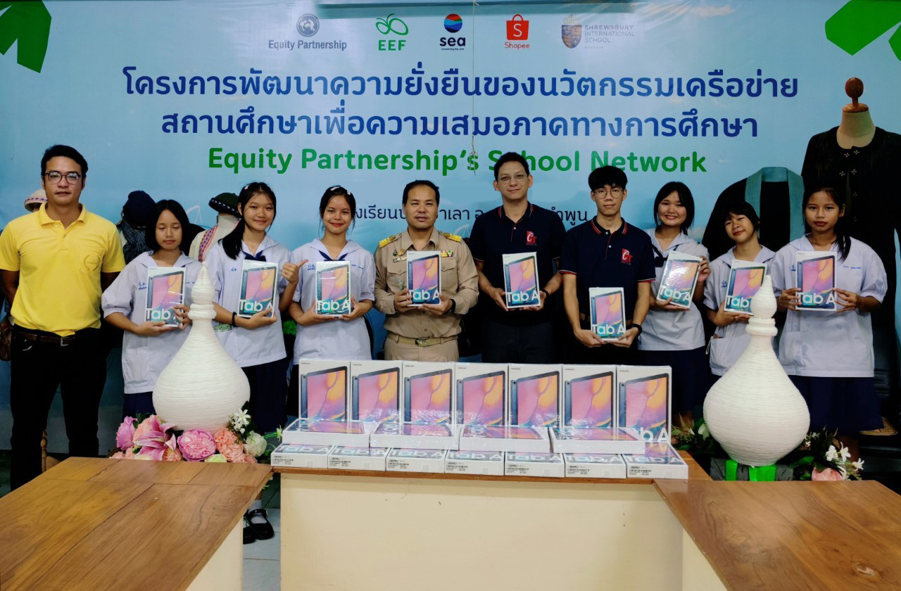 𝗖𝗵𝗲𝘄𝗮𝘁𝗵𝗮𝗶 𝗖𝗦𝗥 | บริษัท ชีวาทัย จำกัด (มหาชน) ส่งมอบ Tablet เพื่อการศึกษา จำนวน 30 เครื่อง