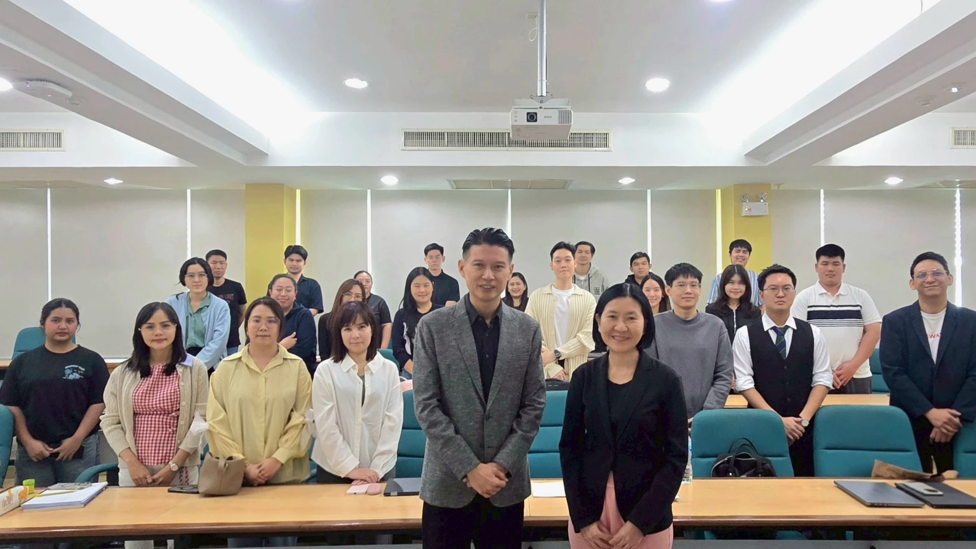 ภาพบรรยากาศกิจกรรม CHEWA CEO Exclusive Talk มหาวิทยาลัยหอการค้าไทย